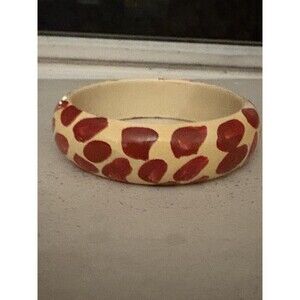 1980's Vintage Acrylic Giraffe Print Bangle Bracelet. Measures 1' wide